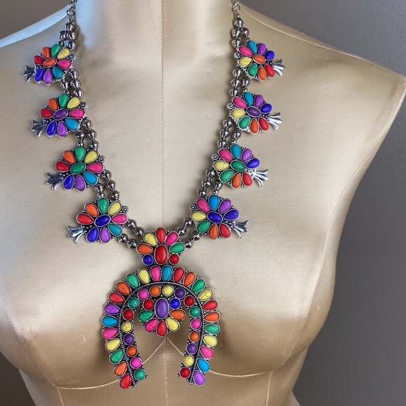 Tipi Multi Colored Matching Necklace and Earrings - Picture 4 of 5